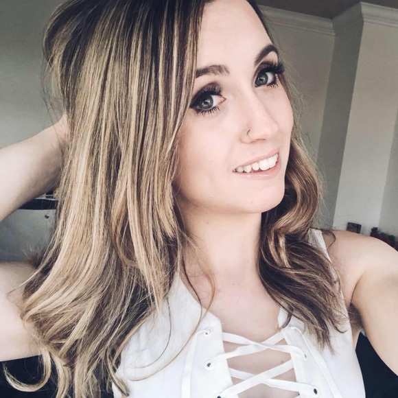 Ambassador | Kenzie - Picture 2 of 2